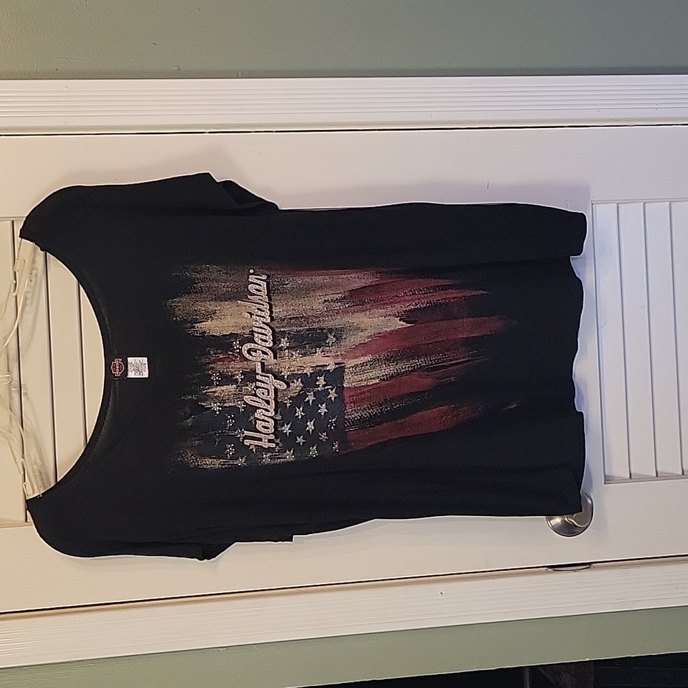 Ladies Harley Davidson shirt. More like a blouse than a t-shirt.